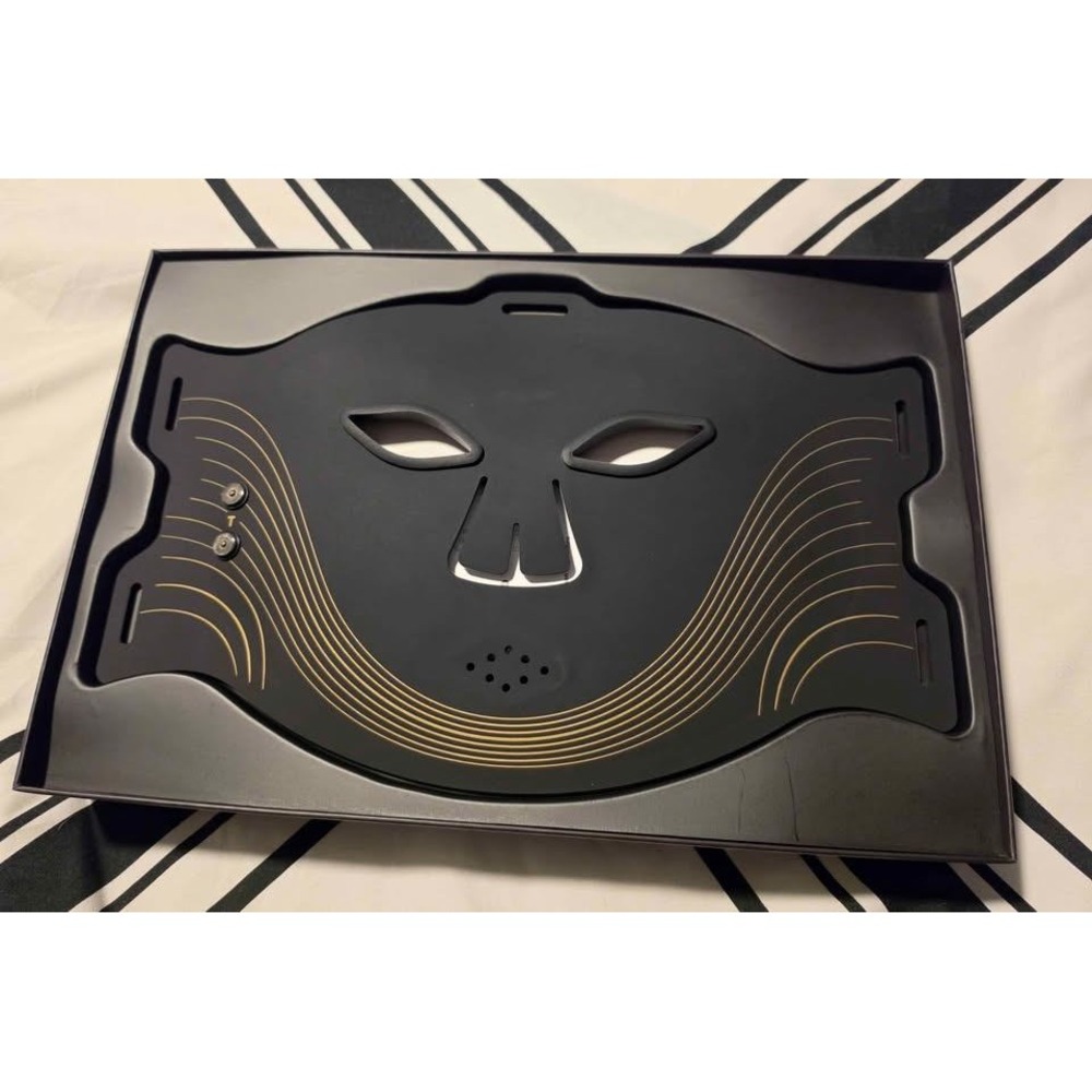 Red Light Therapy Face Mask